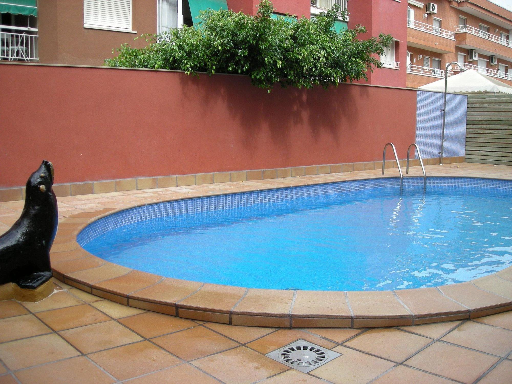 Hotel Flora Parc Castelldefels Exterior foto