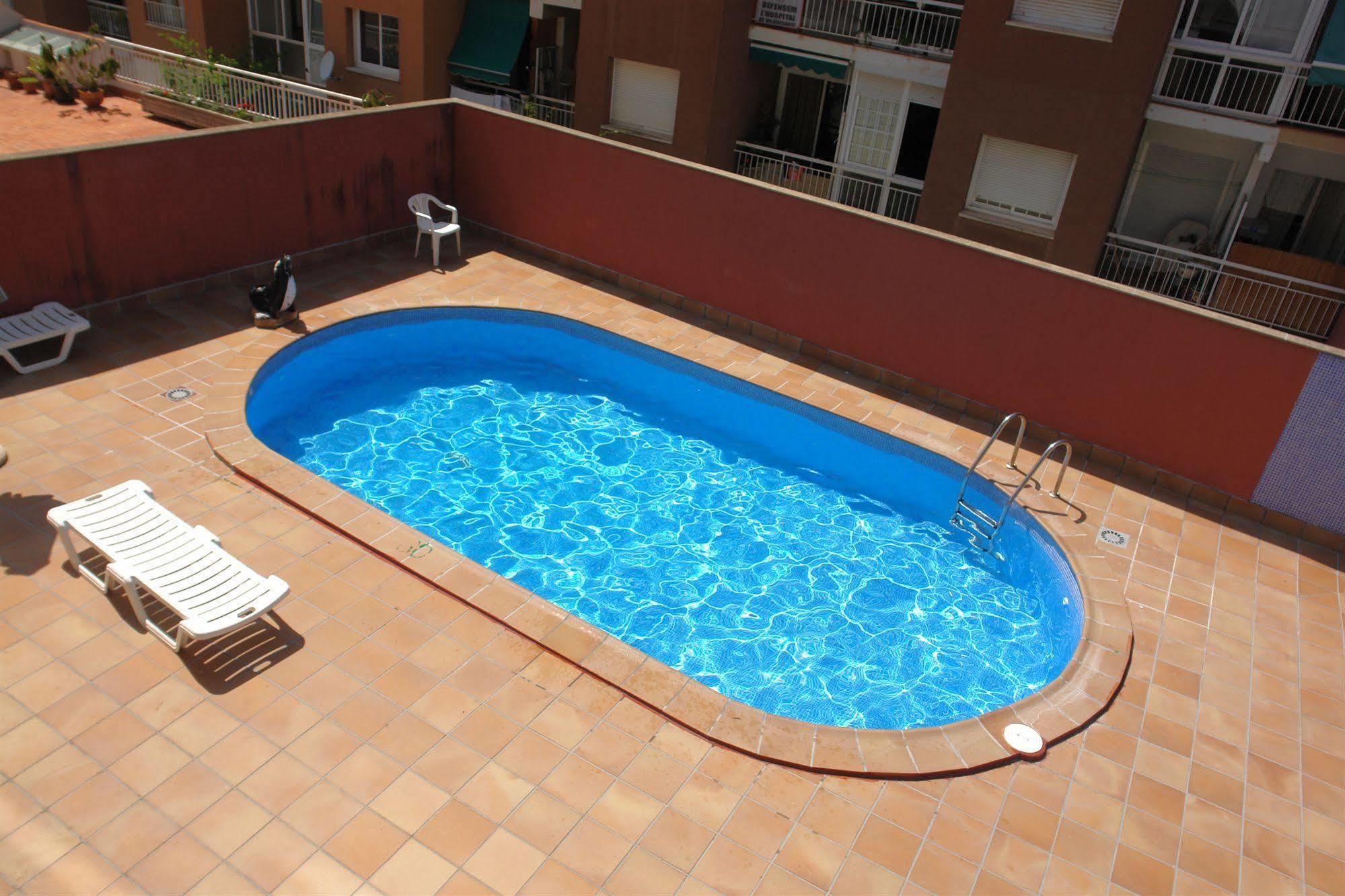 Hotel Flora Parc Castelldefels Exterior foto